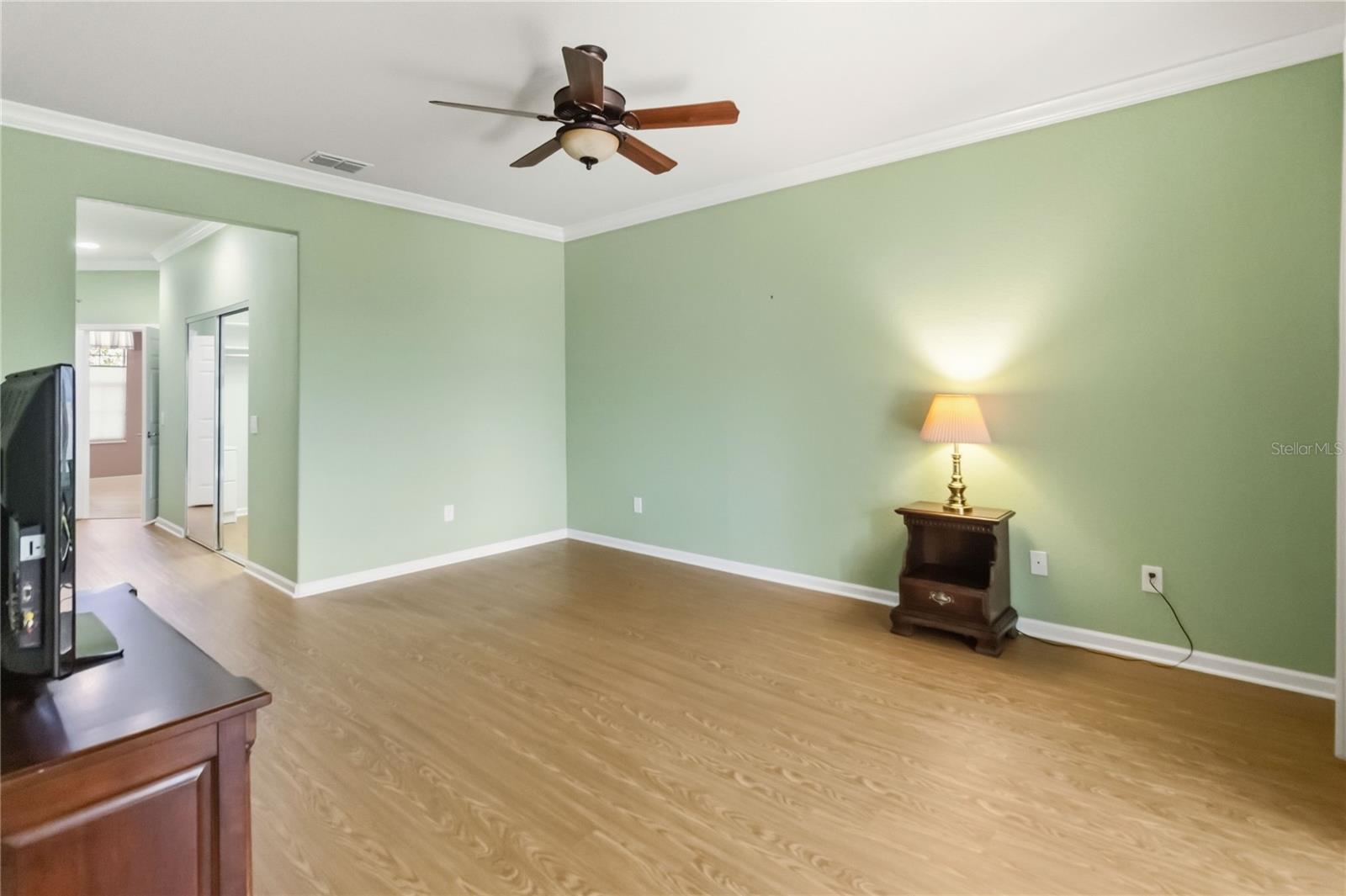 Image 19 of 61 For 9439 71st Loop