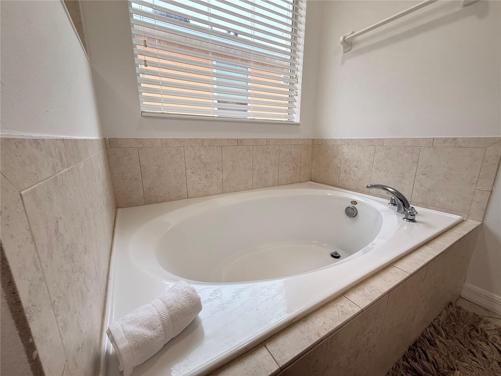 Image 28 of 64 For 2654 Santosh Cove