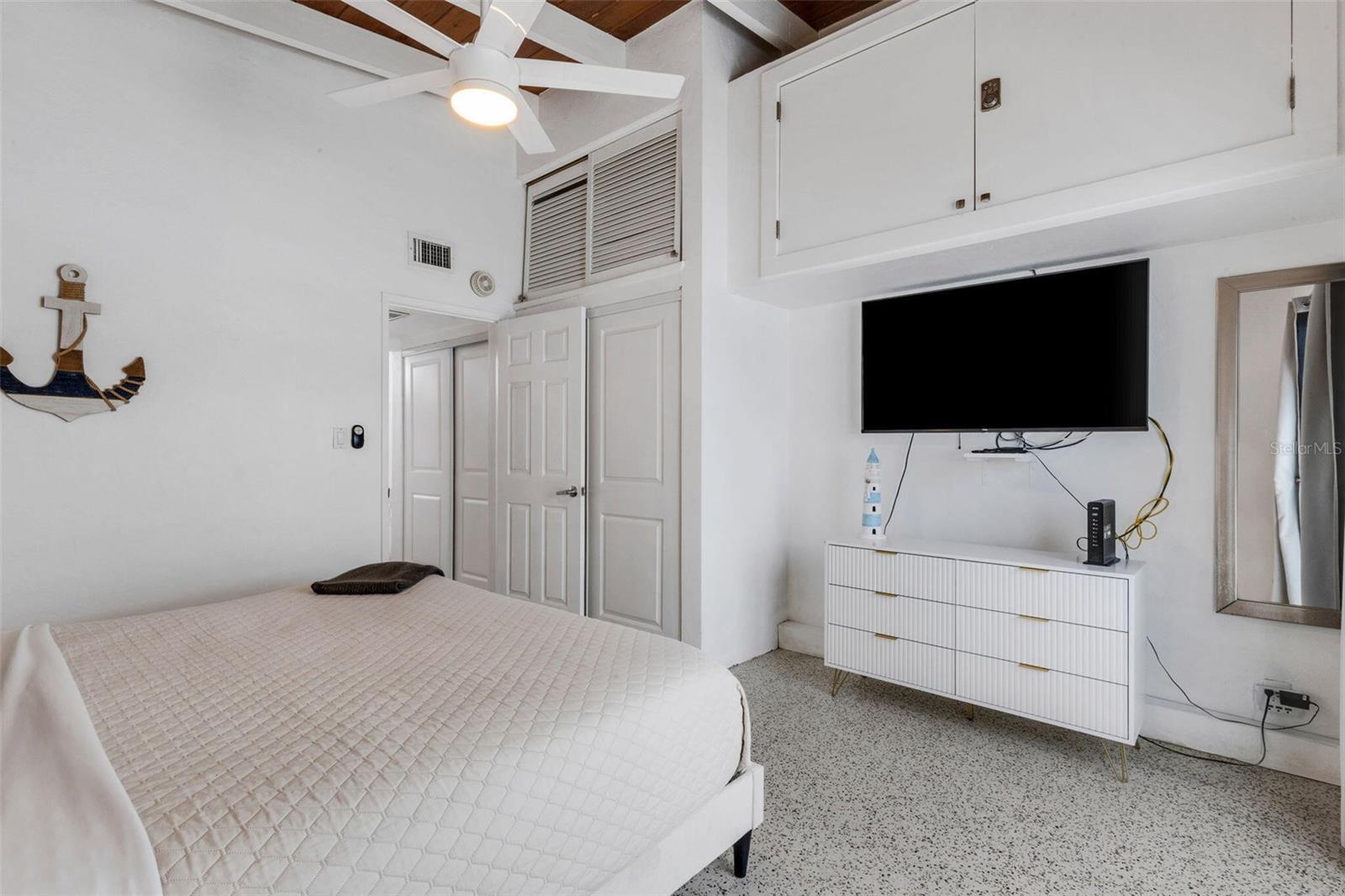 Image 23 of 42 For 1129 Seaside Drive 7