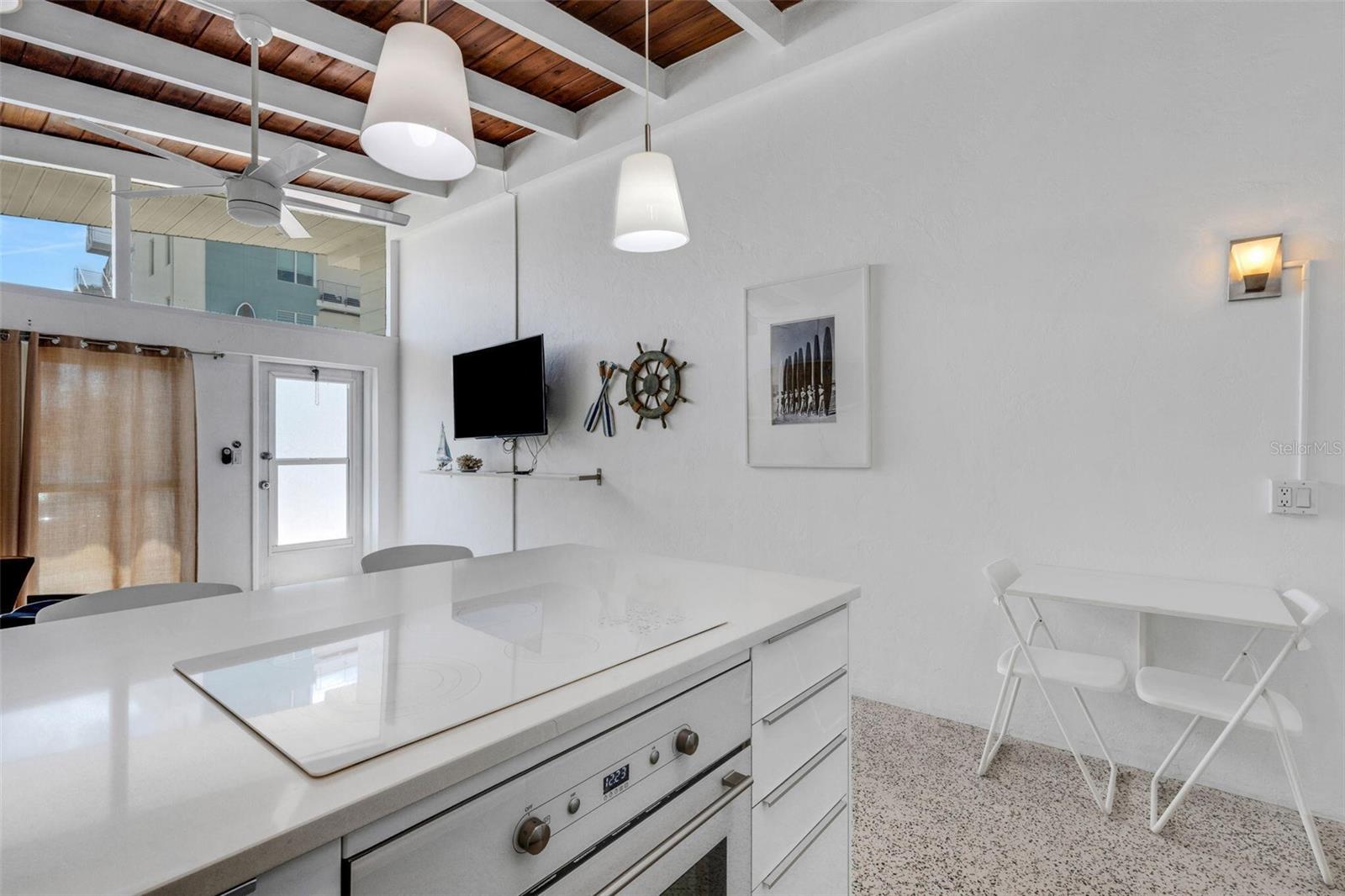 Image 6 of 42 For 1129 Seaside Drive 7