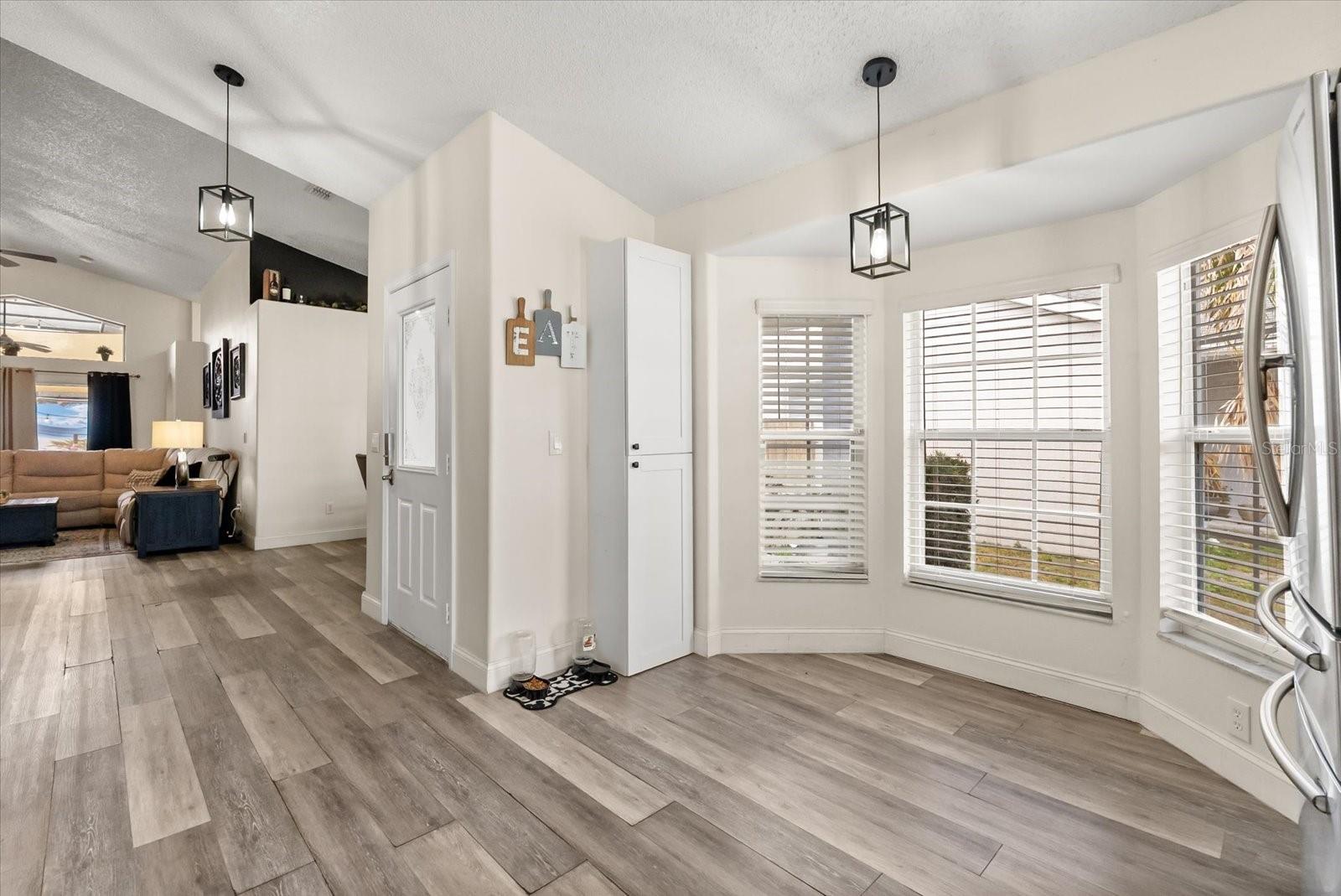 Image 5 of 32 For 104 Sunny Oak Trail