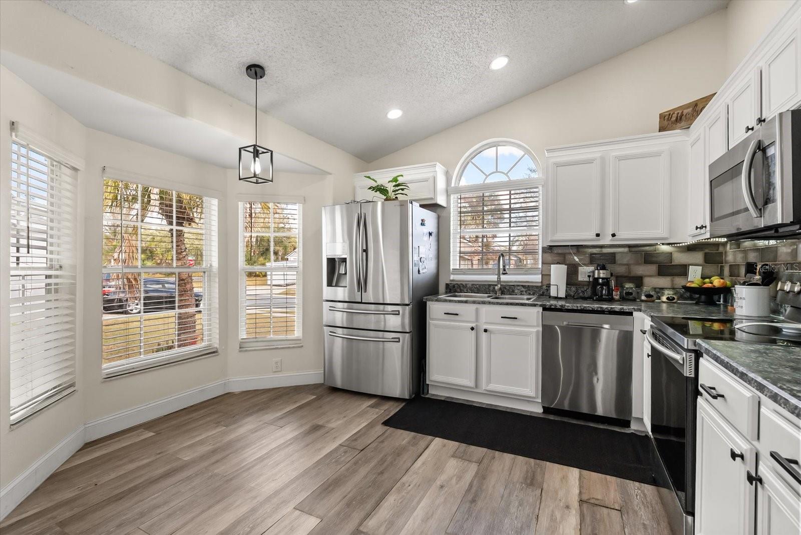 Image 6 of 32 For 104 Sunny Oak Trail