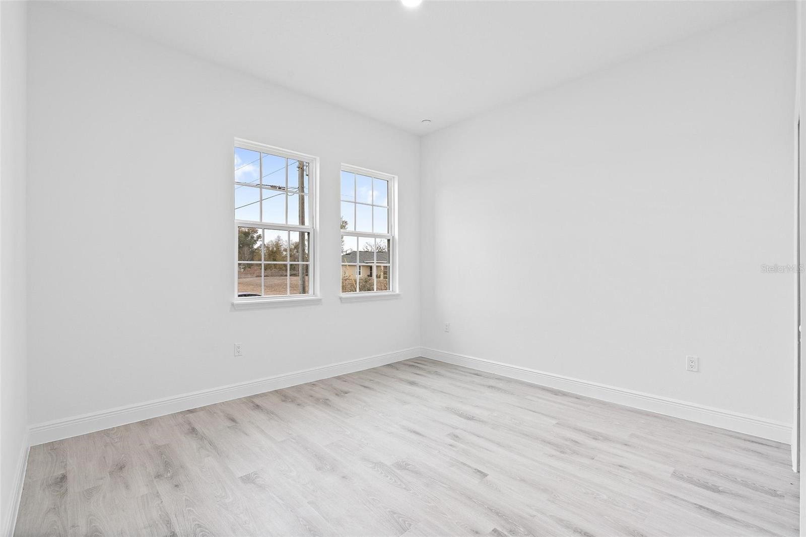 Image 12 of 39 For 16367 16th Court