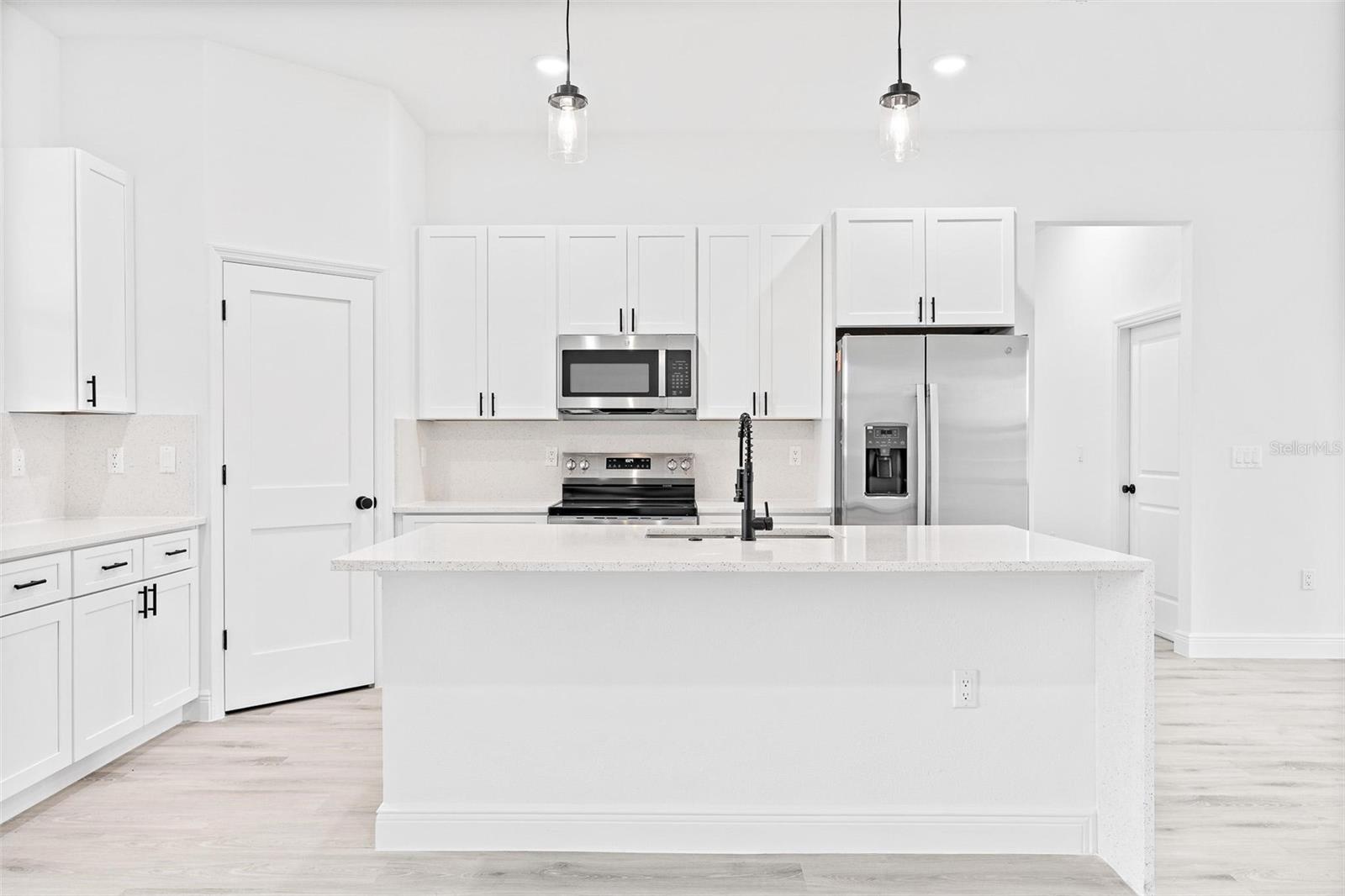 Image 31 of 39 For 16367 16th Court