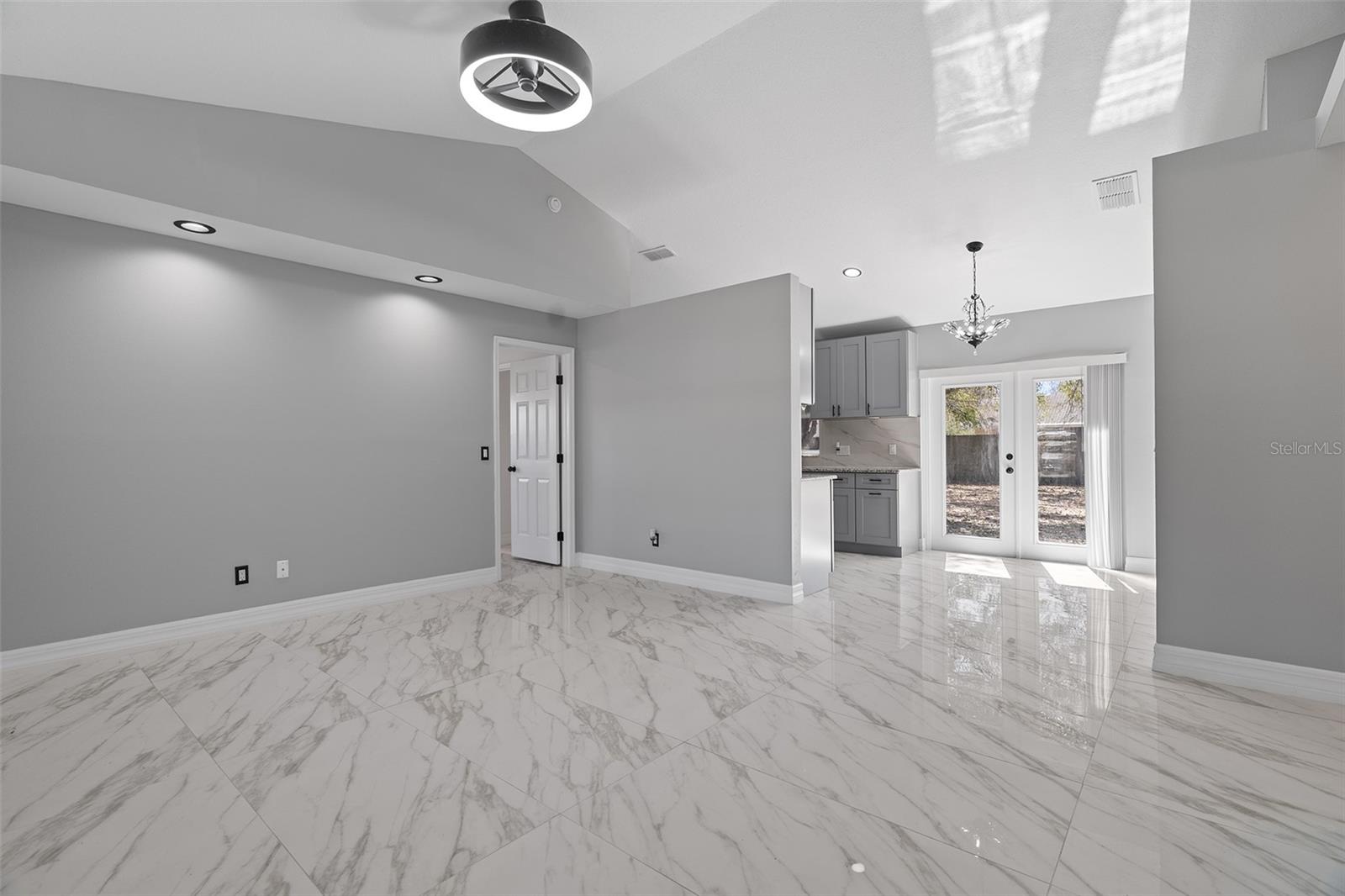 Image 4 of 37 For 10611 Reagans Run Drive