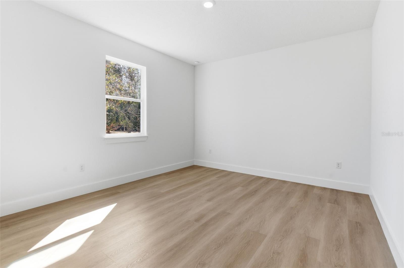 Image 31 of 40 For 20106 Sheldon Street