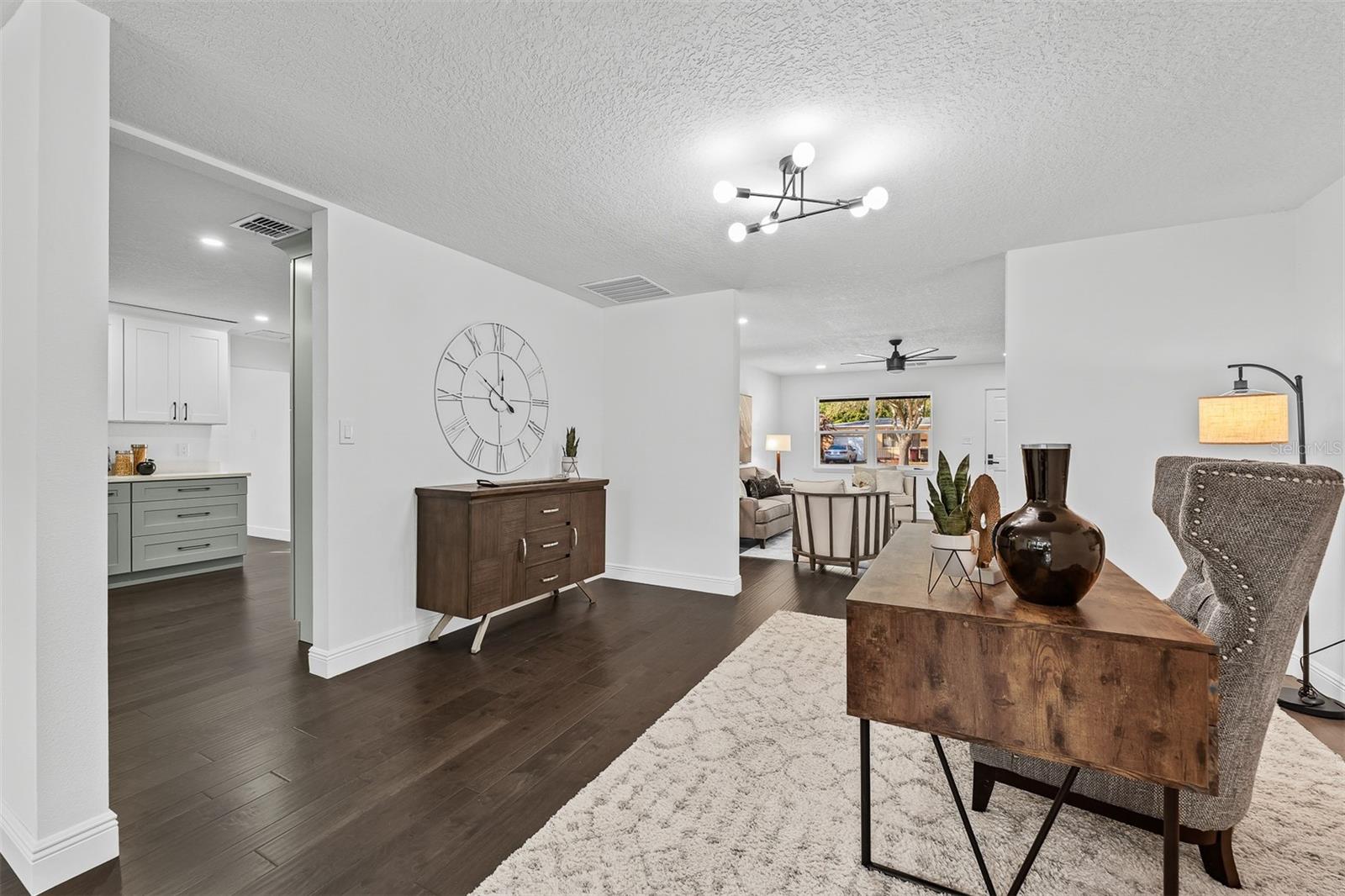 Image 11 of 43 For 3118 Clemwood Street