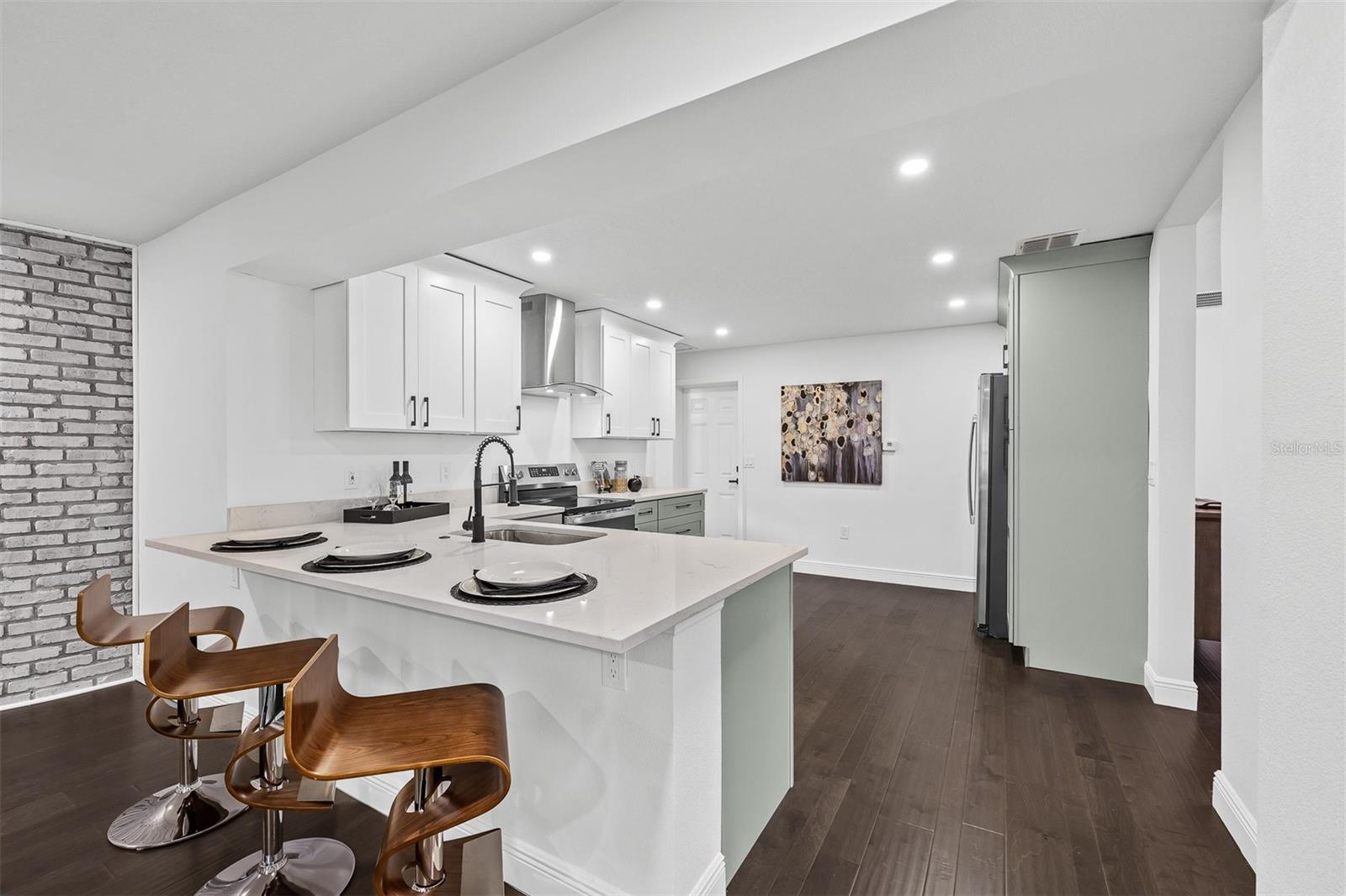 Image 14 of 43 For 3118 Clemwood Street