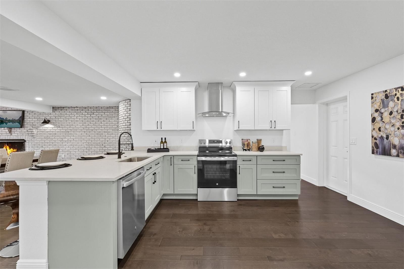 Image 15 of 43 For 3118 Clemwood Street