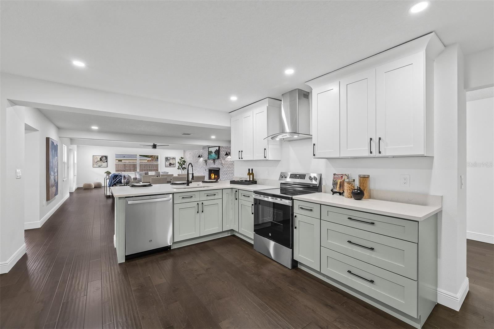 Image 16 of 43 For 3118 Clemwood Street