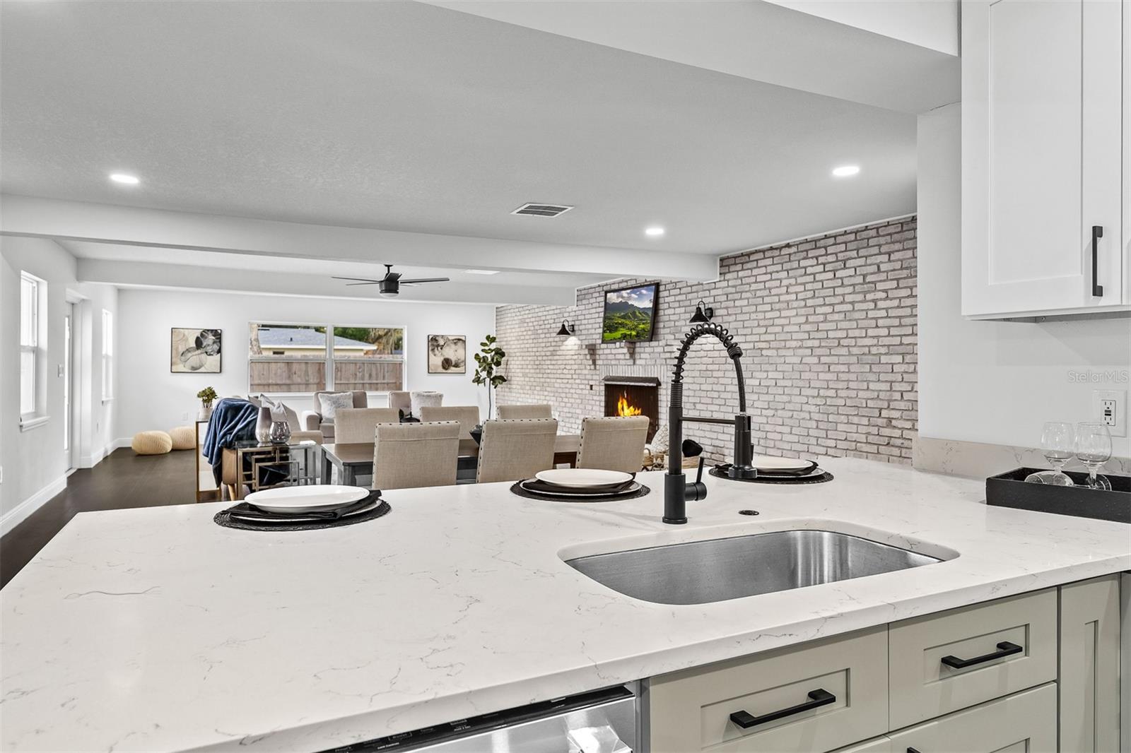 Image 18 of 43 For 3118 Clemwood Street