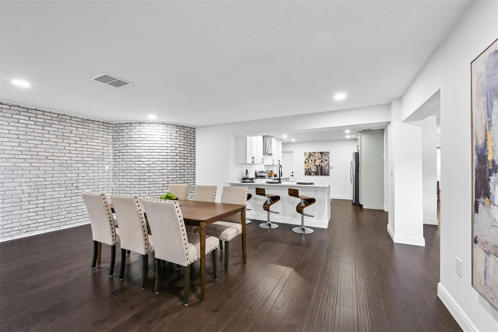 Image 23 of 43 For 3118 Clemwood Street