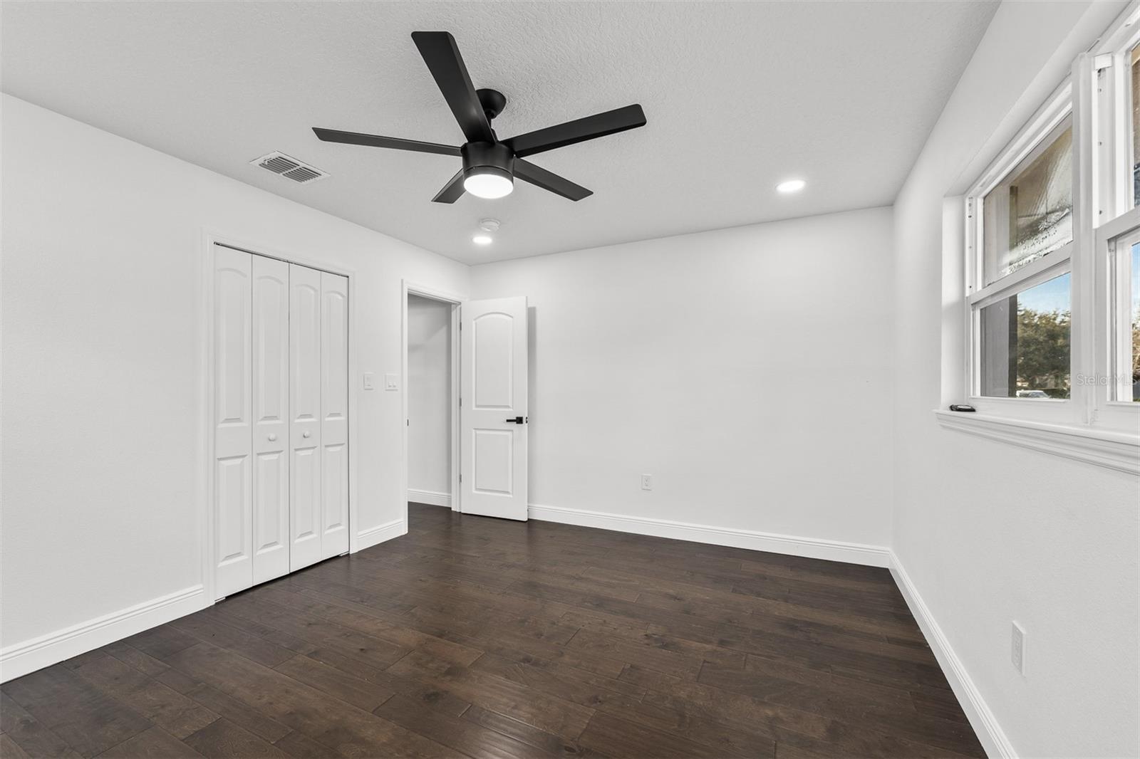 Image 31 of 43 For 3118 Clemwood Street