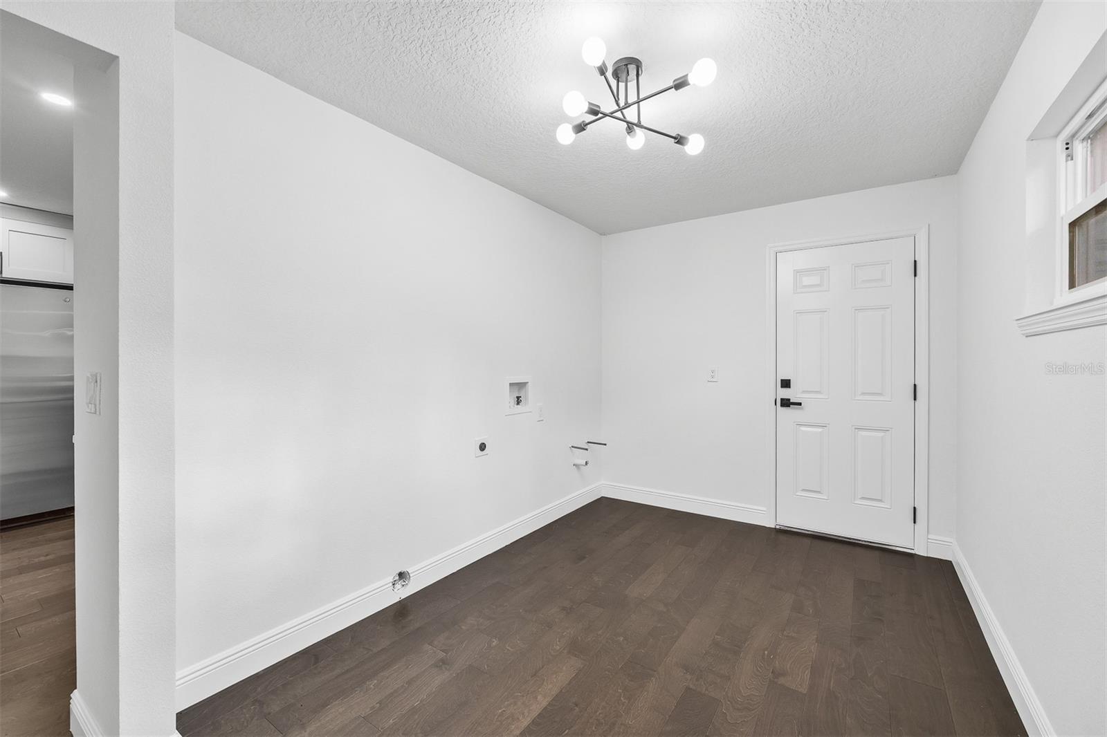 Image 36 of 43 For 3118 Clemwood Street