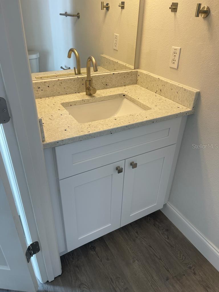 Image 10 of 35 For 16187 Old Ash Loop