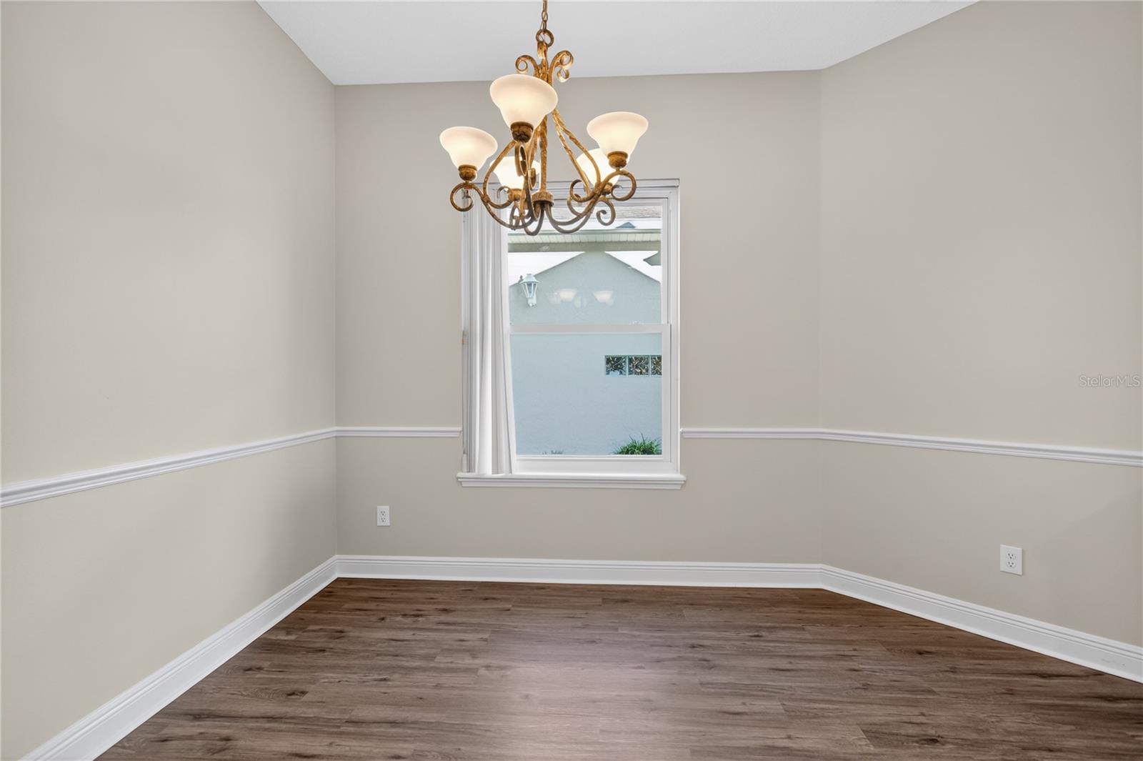 Image 10 of 41 For 216 Lamonte Point Court