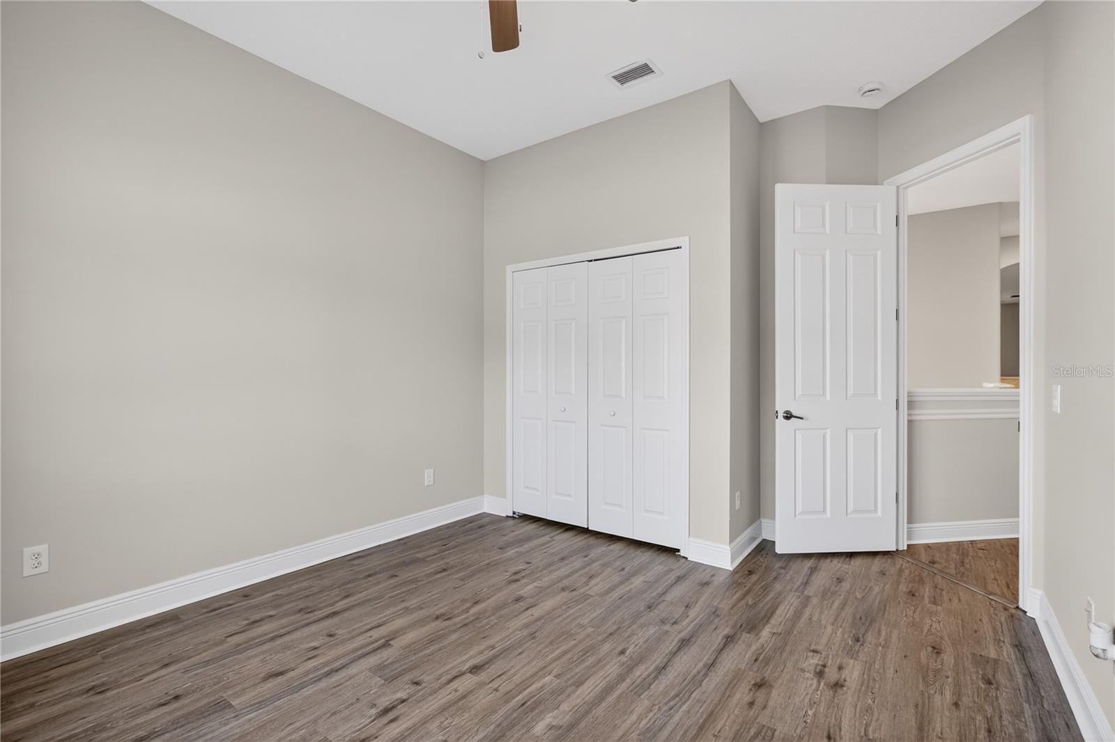 Image 17 of 41 For 216 Lamonte Point Court