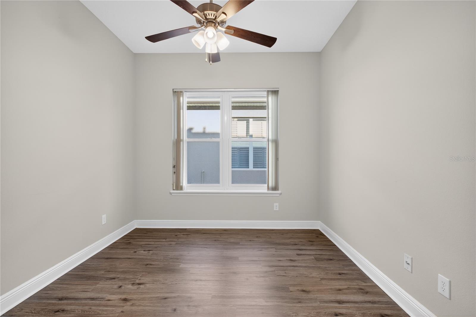 Image 19 of 41 For 216 Lamonte Point Court