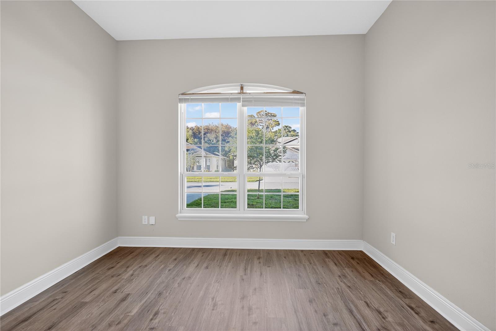 Image 22 of 41 For 216 Lamonte Point Court