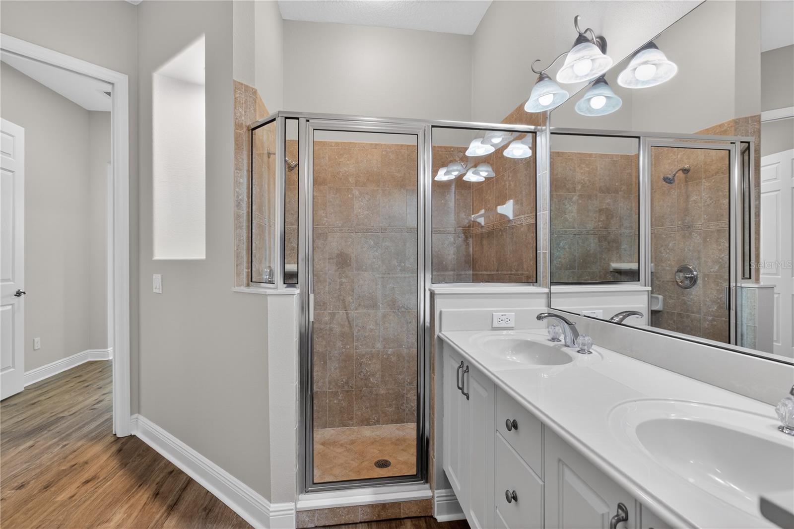 Image 24 of 41 For 216 Lamonte Point Court