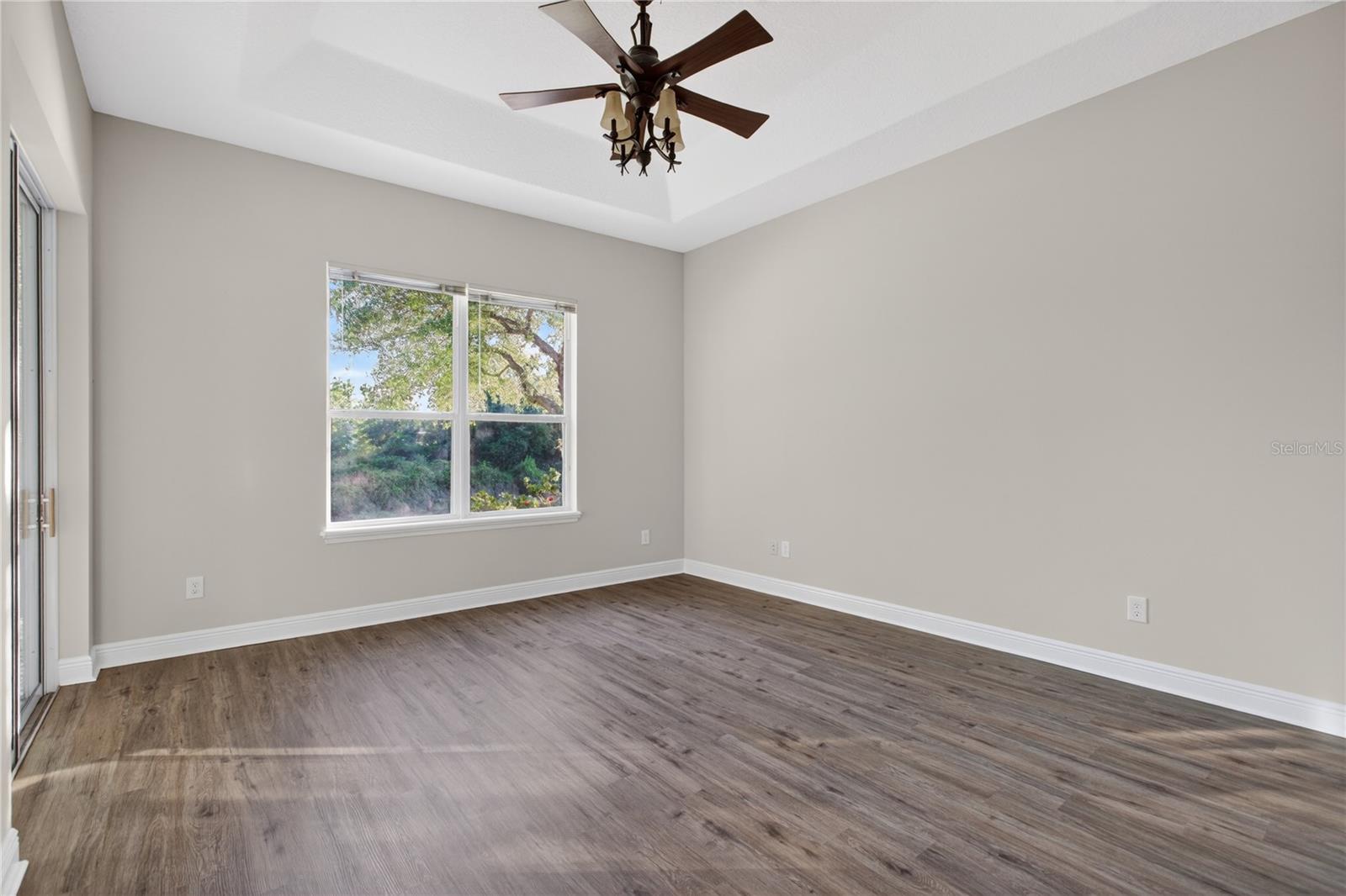 Image 25 of 41 For 216 Lamonte Point Court