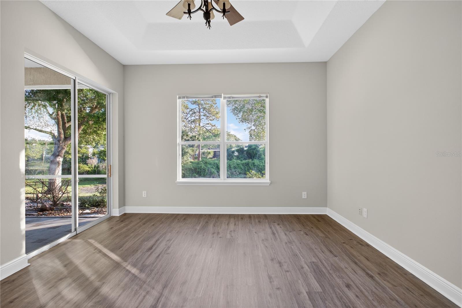 Image 28 of 41 For 216 Lamonte Point Court