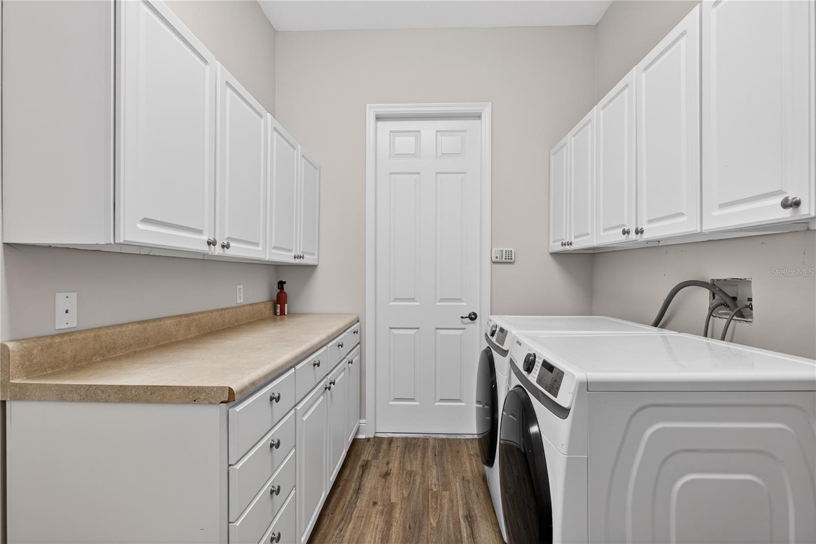 Image 32 of 41 For 216 Lamonte Point Court