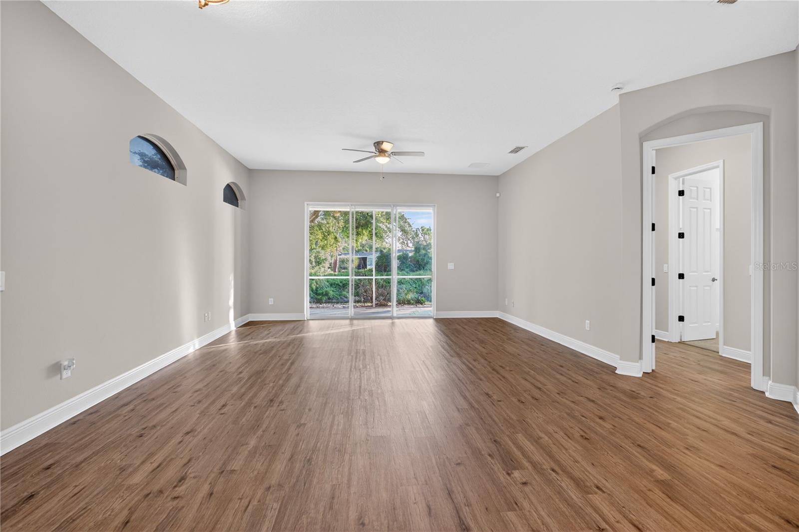 Image 8 of 41 For 216 Lamonte Point Court