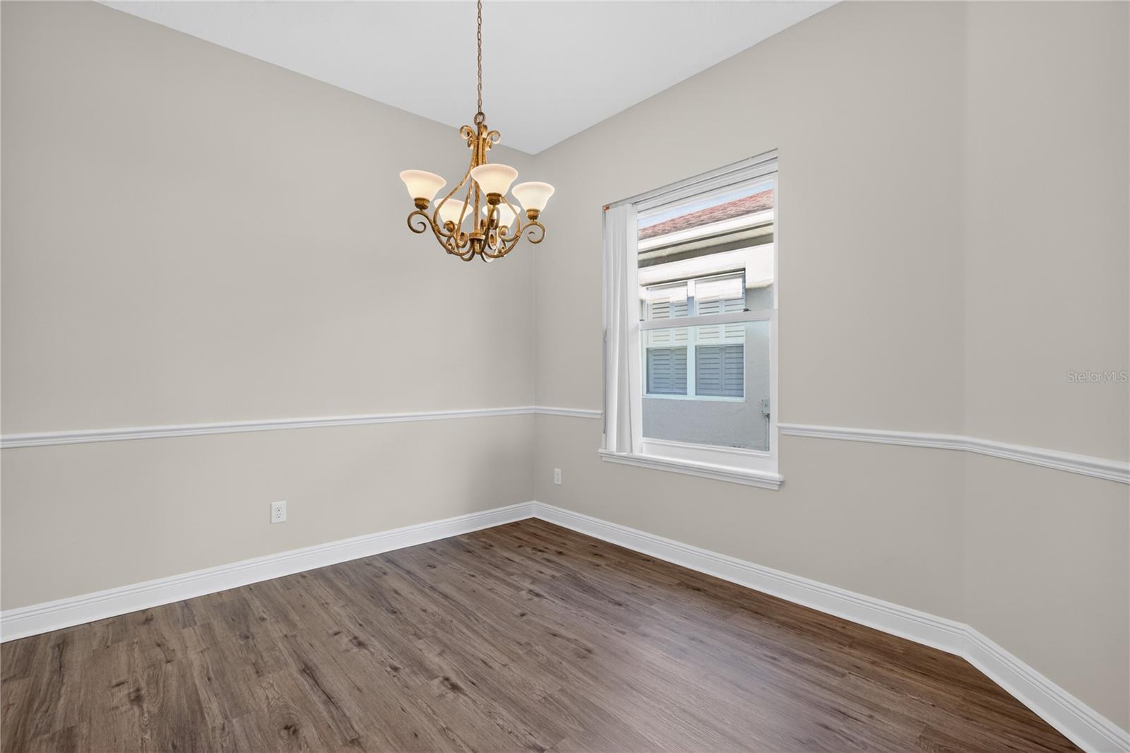 Image 9 of 41 For 216 Lamonte Point Court