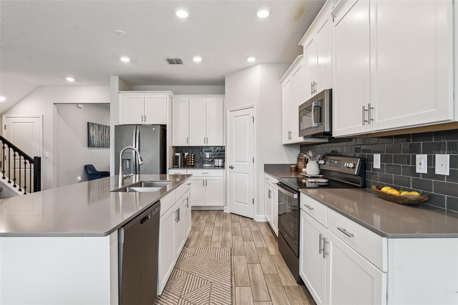 Image 16 of 66 For 11525 Rhyme Avenue