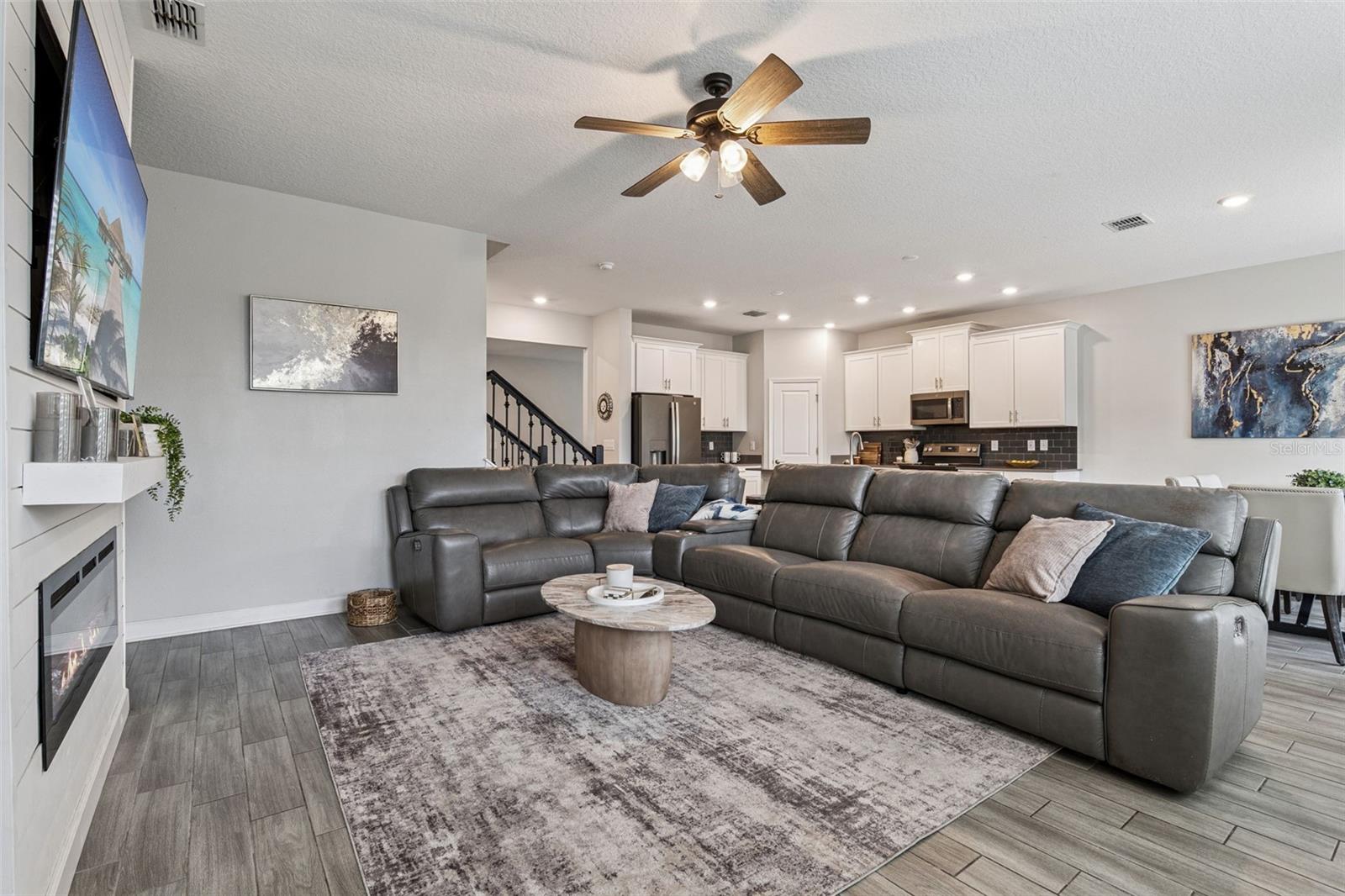 Image 17 of 66 For 11525 Rhyme Avenue