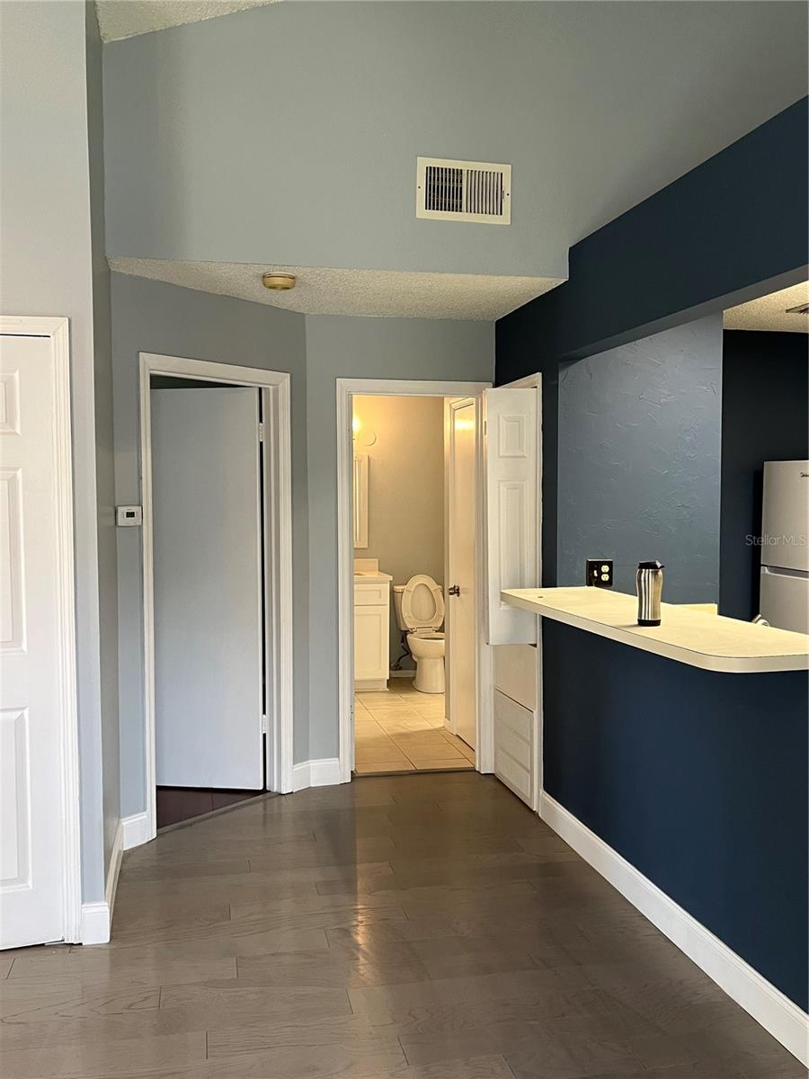 Image 10 of 37 For 537 Sun Ridge Place 201