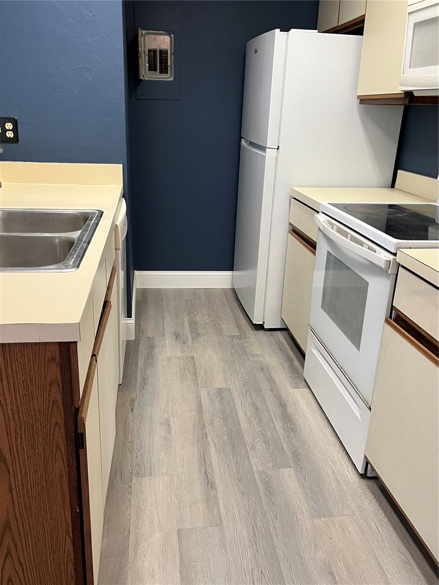 Image 13 of 37 For 537 Sun Ridge Place 201