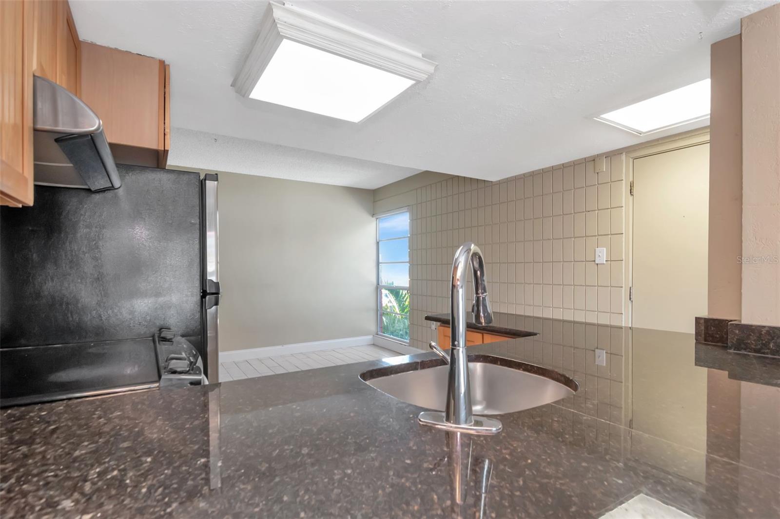 Image 17 of 33 For 2424 Tampa Bay Boulevard 204