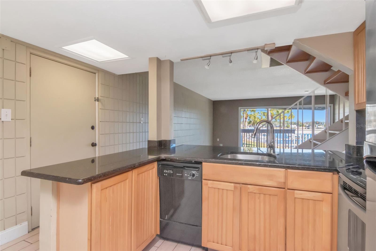 Image 21 of 33 For 2424 Tampa Bay Boulevard 204