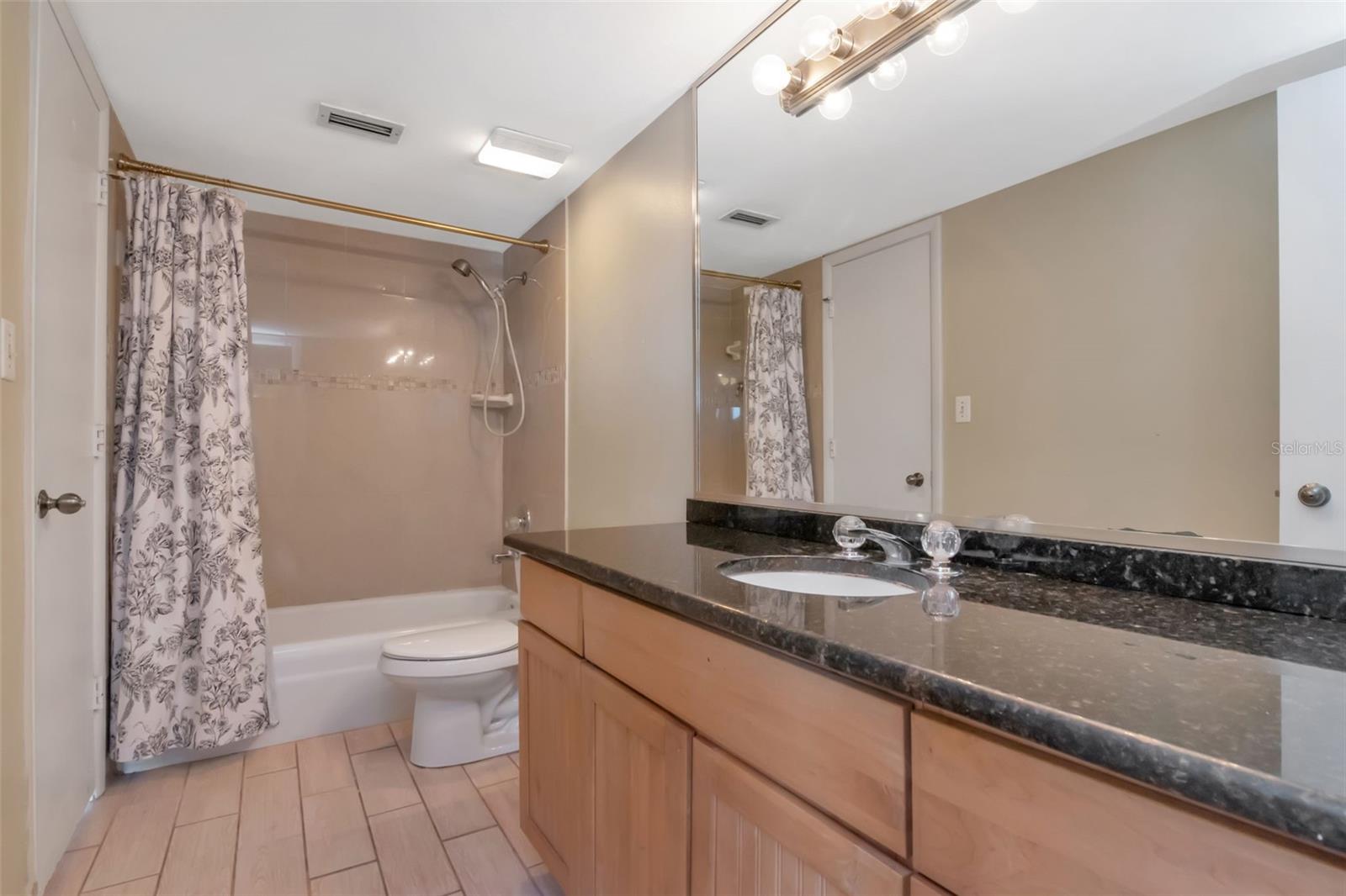 Image 27 of 33 For 2424 Tampa Bay Boulevard 204