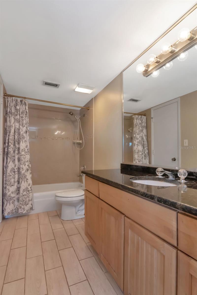 Image 28 of 33 For 2424 Tampa Bay Boulevard 204