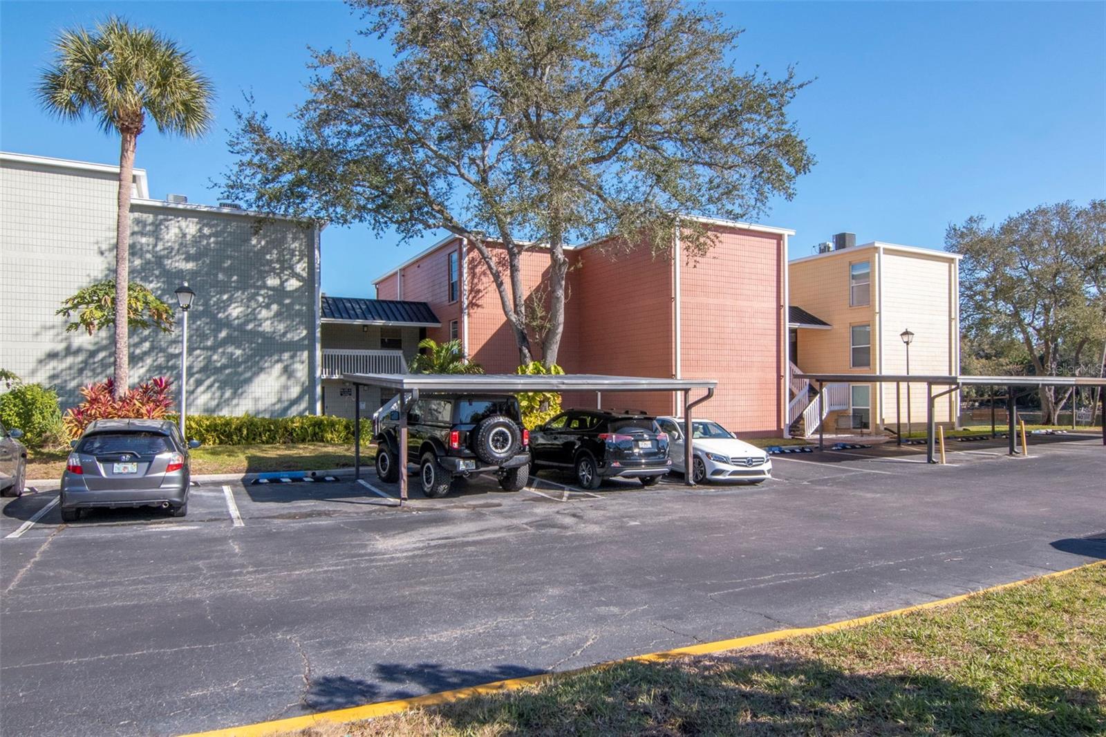 Image 4 of 33 For 2424 Tampa Bay Boulevard 204