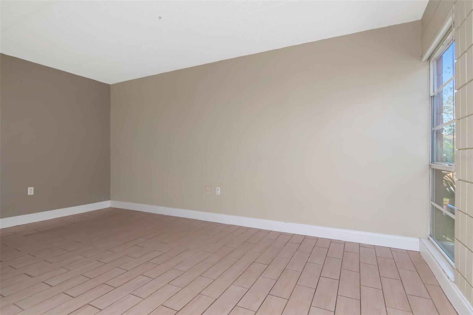 Image 5 of 33 For 2424 Tampa Bay Boulevard 204