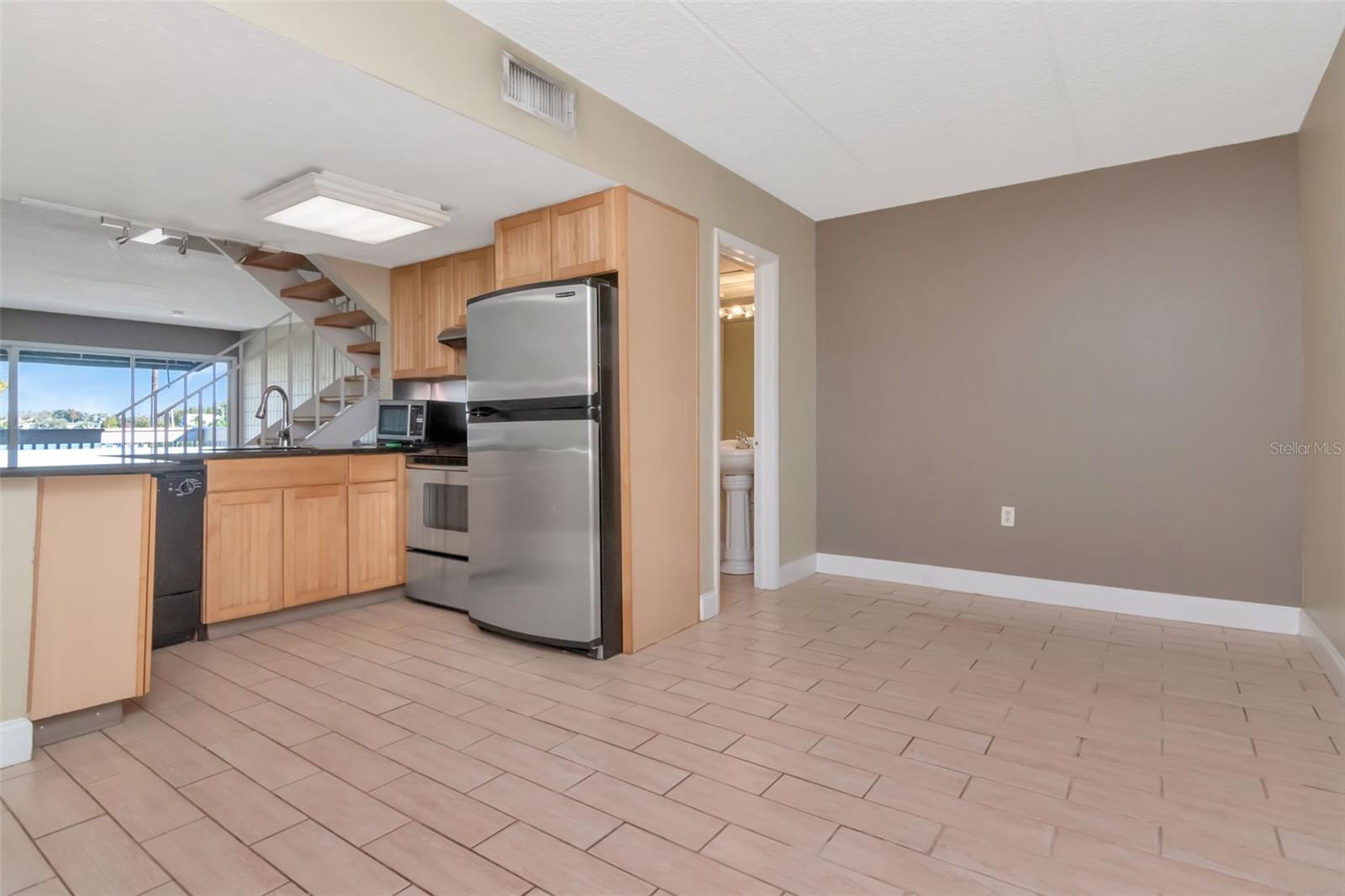 Image 6 of 33 For 2424 Tampa Bay Boulevard 204