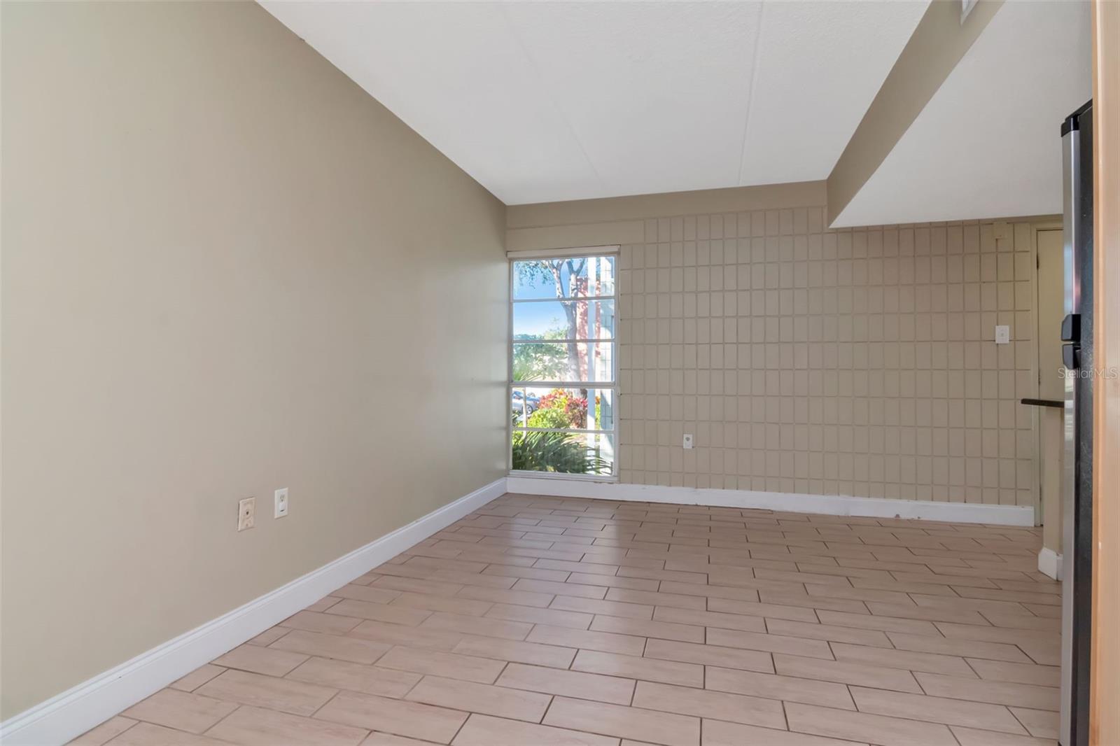 Image 8 of 33 For 2424 Tampa Bay Boulevard 204