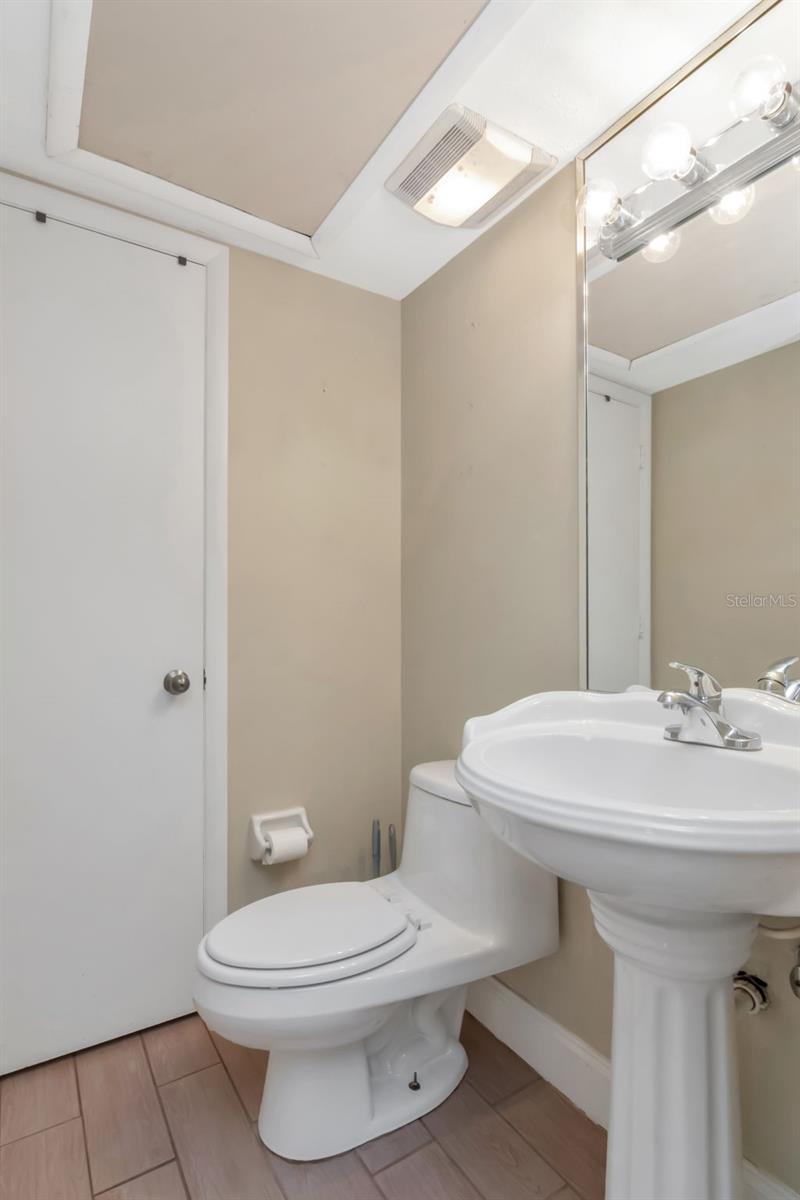 Image 9 of 33 For 2424 Tampa Bay Boulevard 204