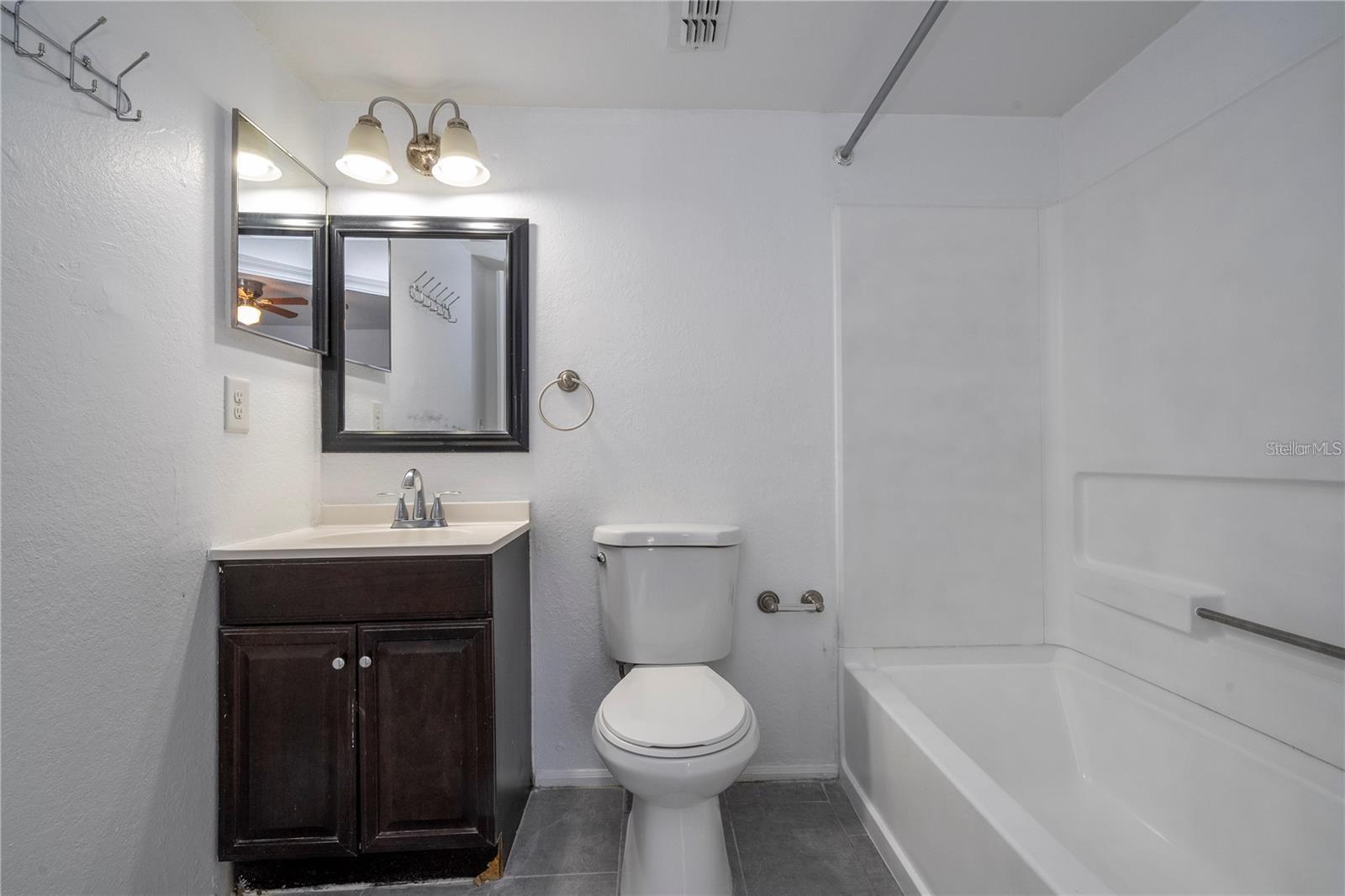 Image 14 of 44 For 5136 Park Central Drive 212