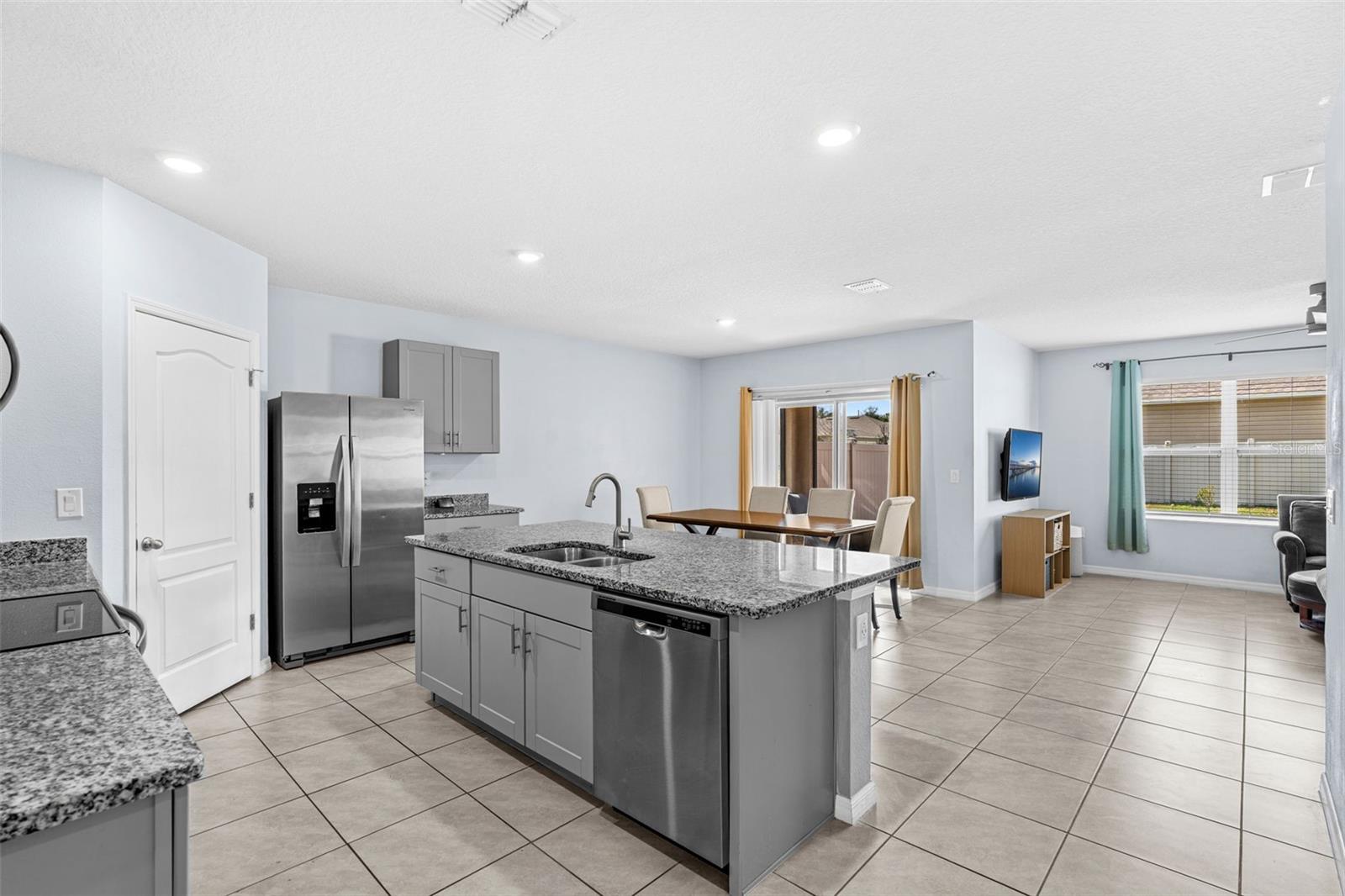 Image 6 of 24 For 869 Gunnison Drive