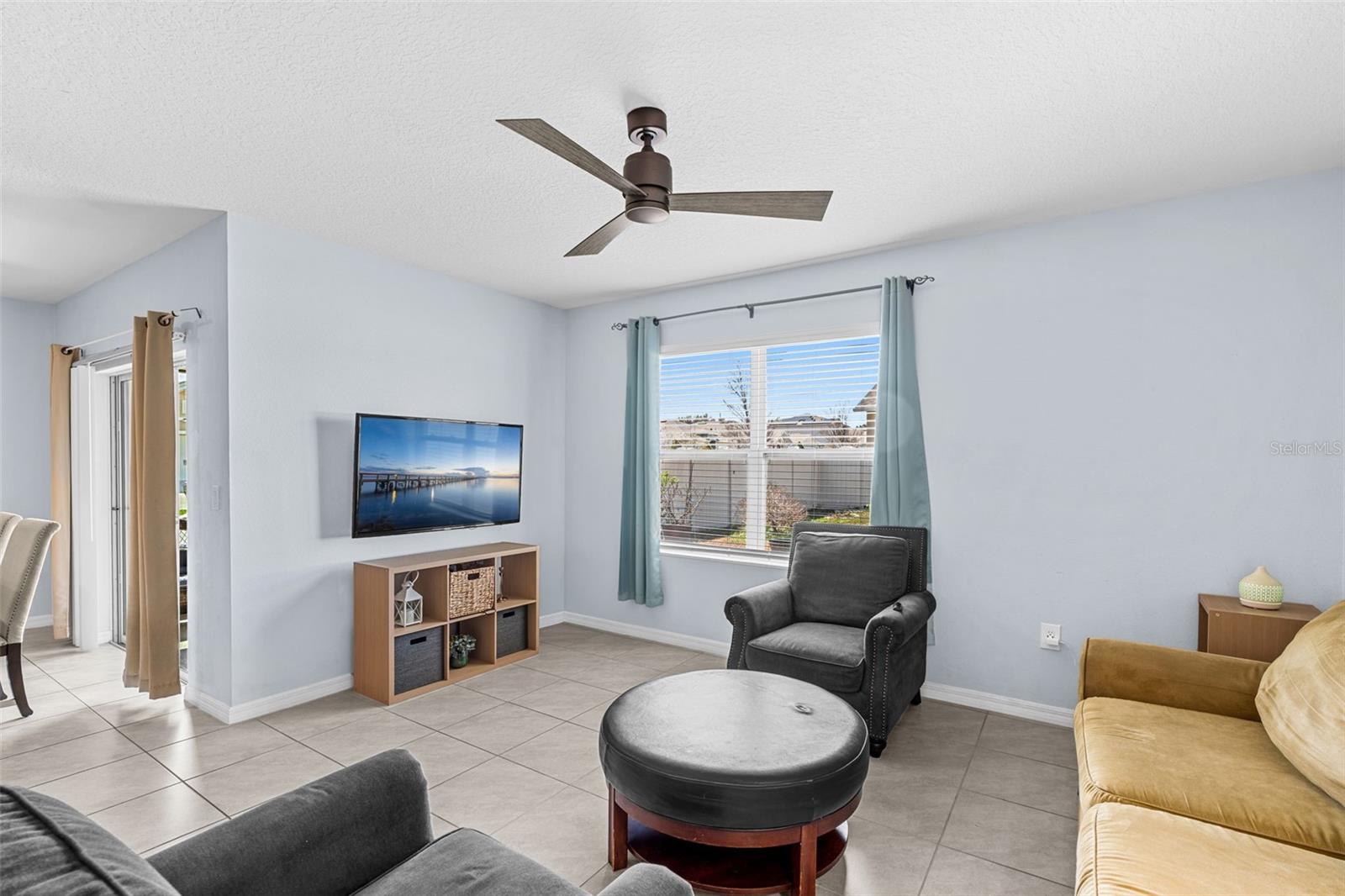 Image 9 of 24 For 869 Gunnison Drive