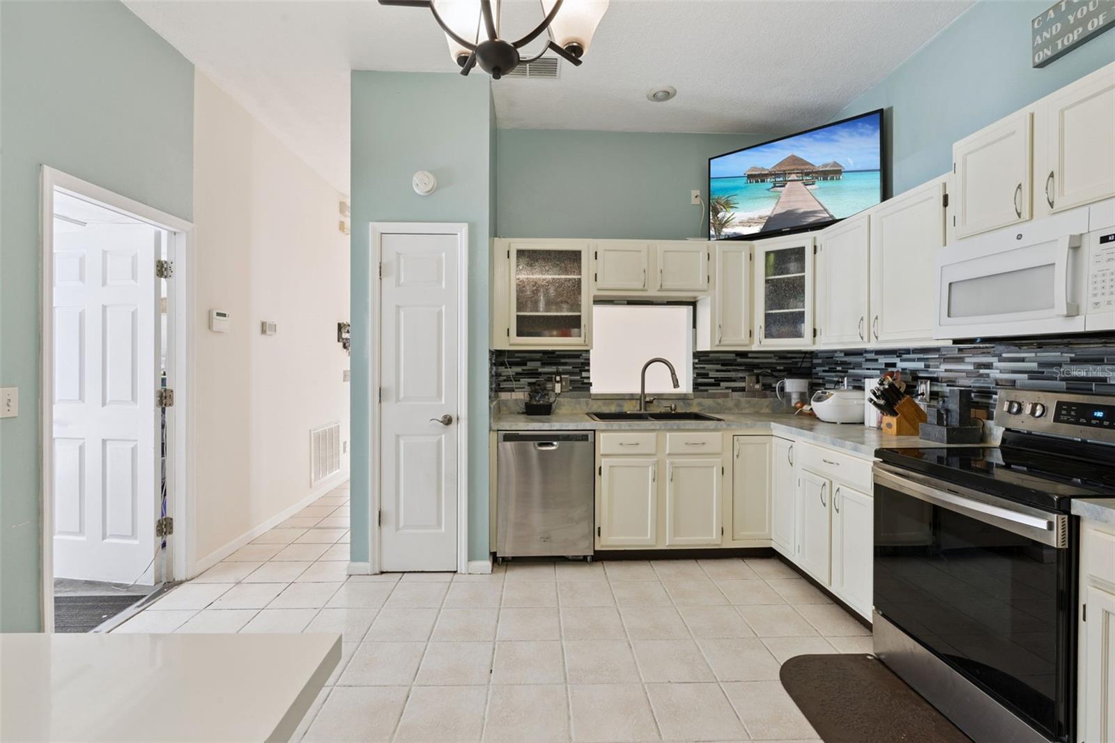 Image 10 of 21 For 8013 Aspencrest Court