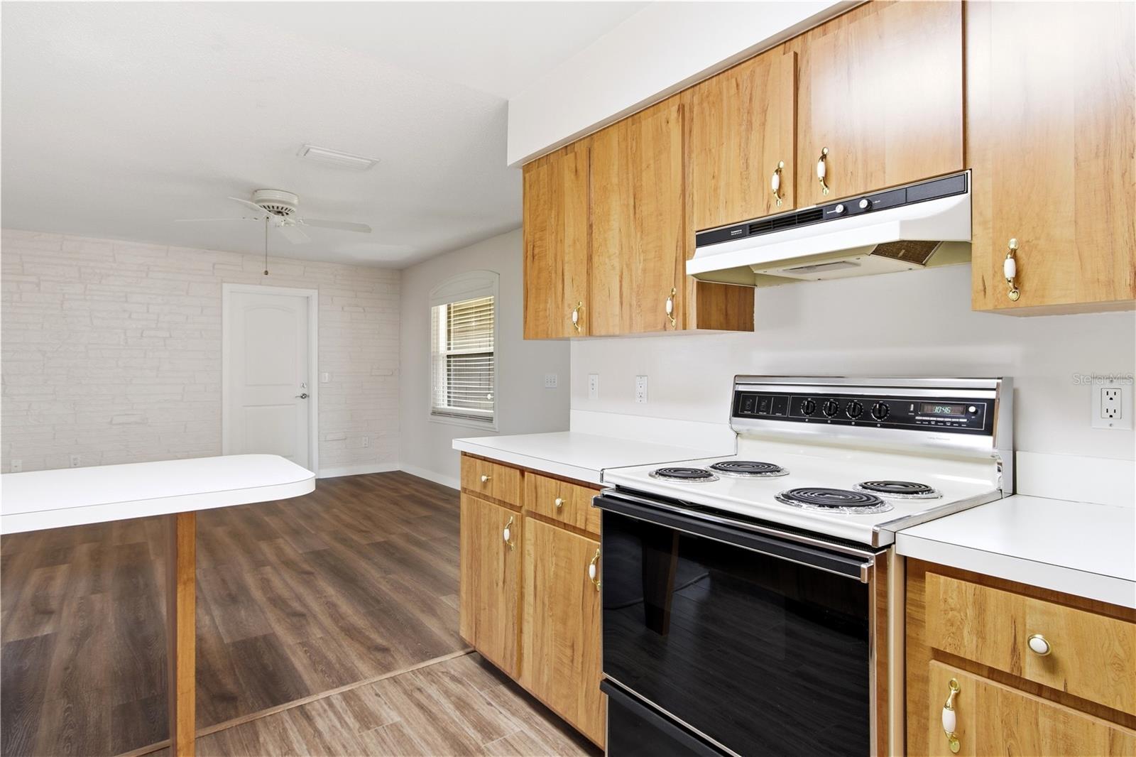 Image 13 of 51 For 127 Mark David Boulevard