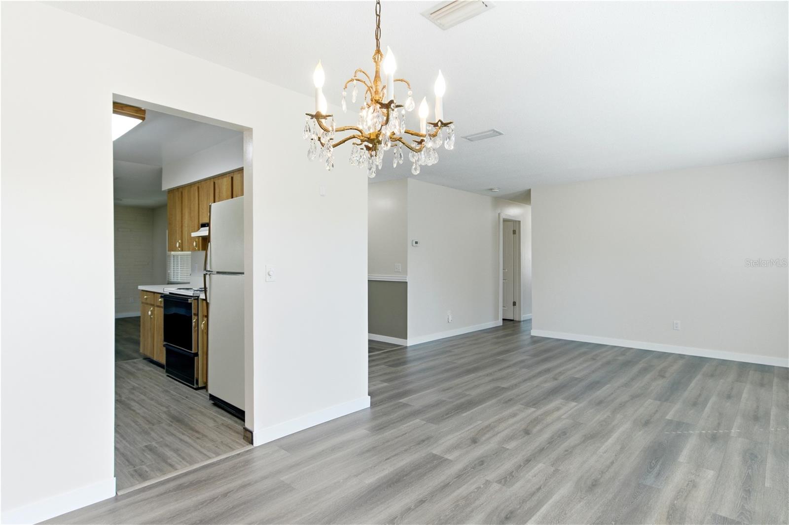 Image 16 of 51 For 127 Mark David Boulevard