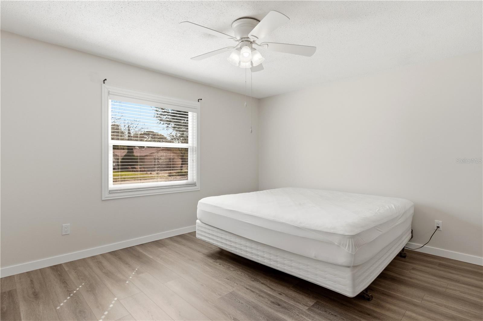 Image 19 of 51 For 127 Mark David Boulevard