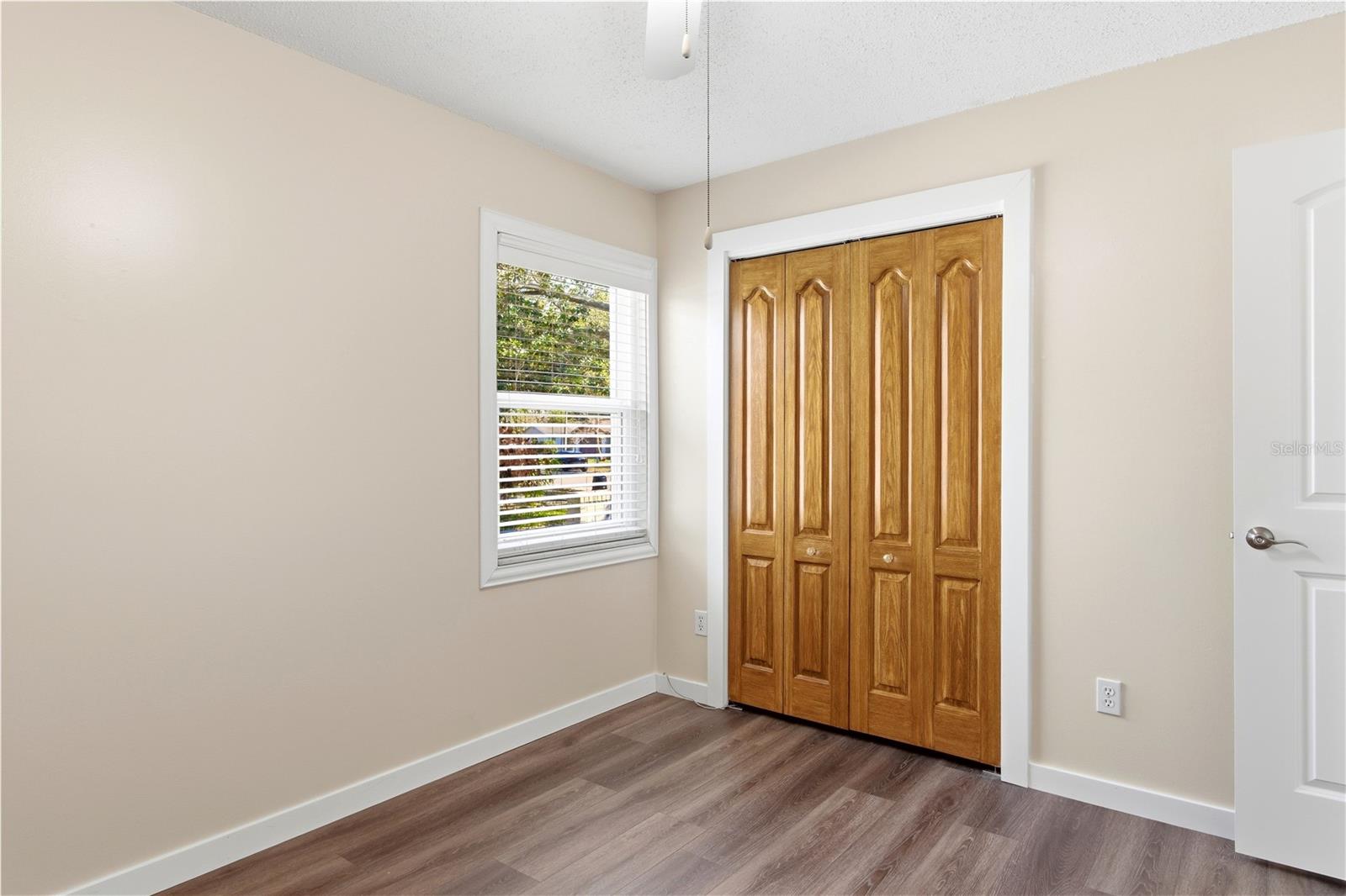 Image 24 of 51 For 127 Mark David Boulevard